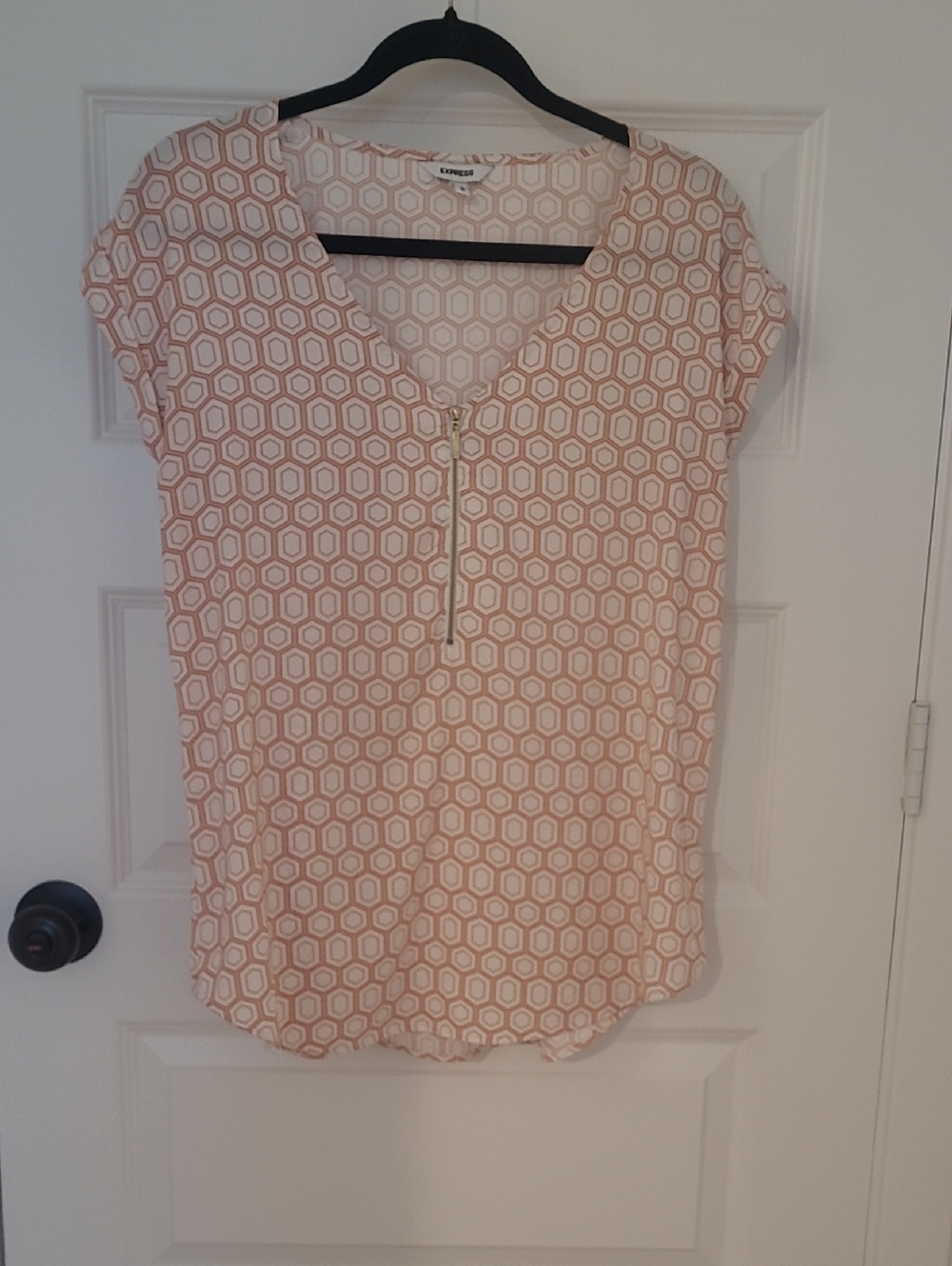 Express Geo-Print Zip V-Neck Blouse - Pink & White